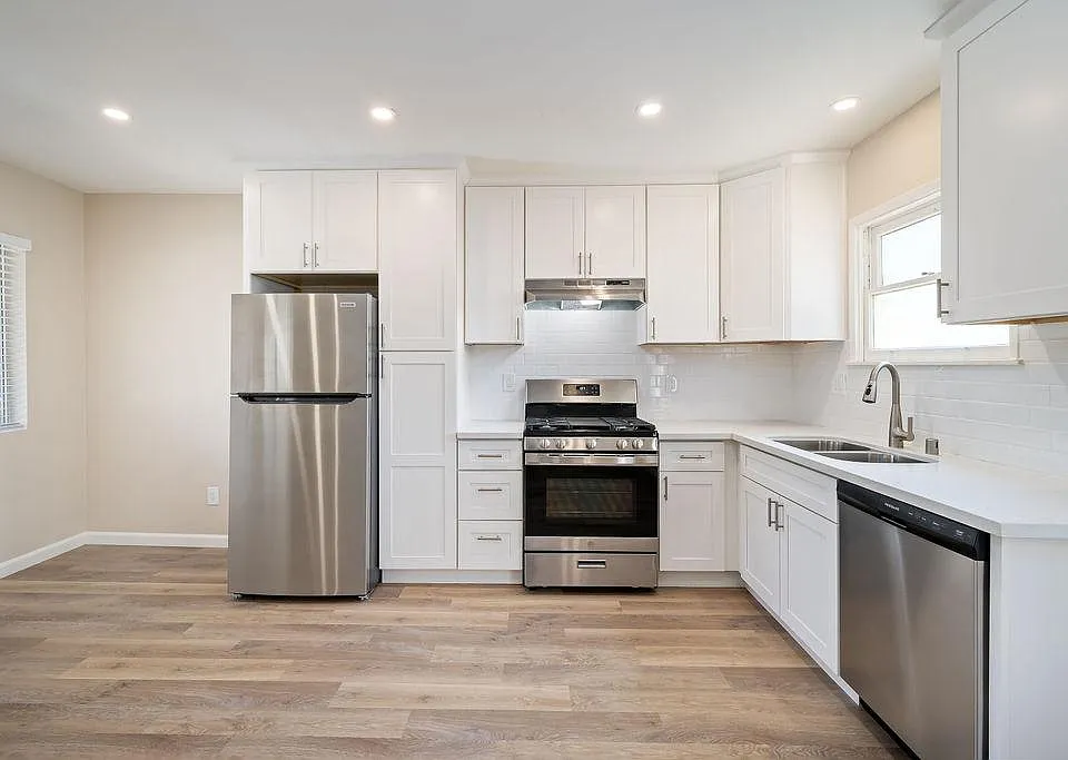 5480 Capistrano Ave #8