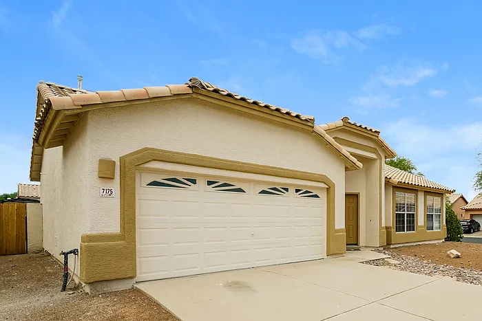 3 bed, 2.0 bath, 1202 sqft, $1,845 — Photo 3