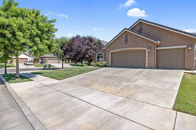 2319 W Tyler Ave