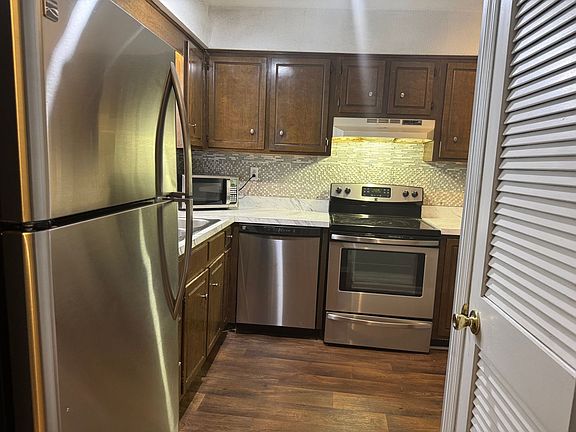 5th image of 111 Carriage Pl