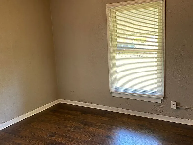 252 Roosevelt St — Photo 4