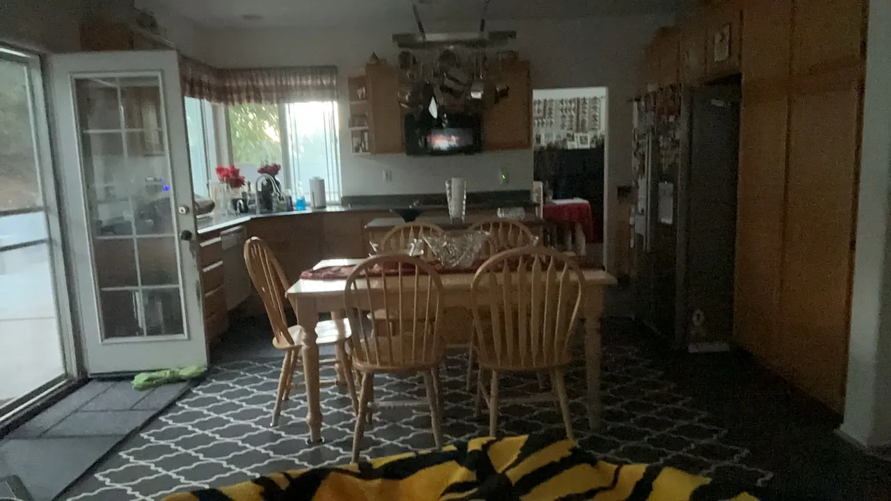 5 bed, 2326 sqft, $2,500 — Photo 3