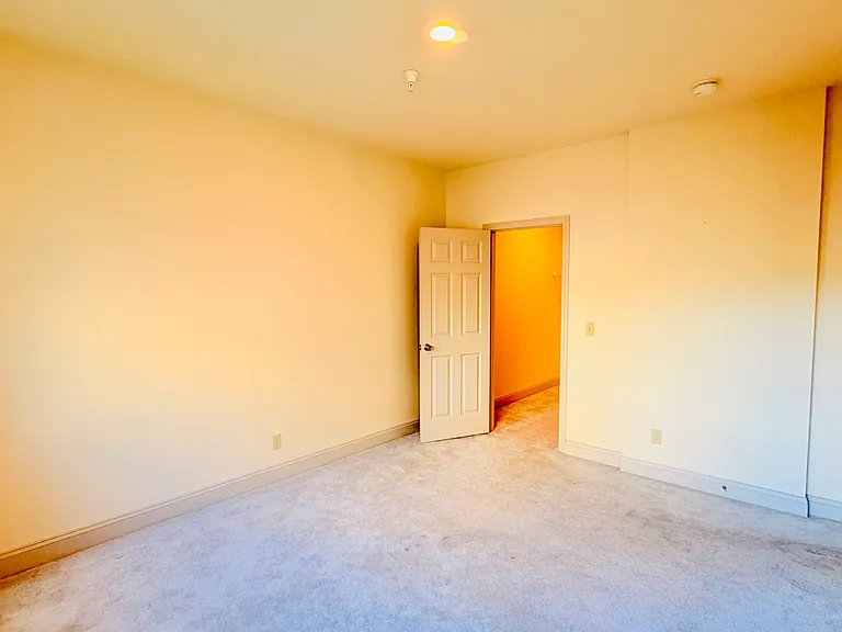 191 College St #307 — Photo 12