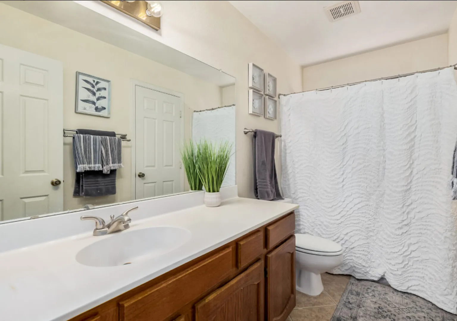 Beautiful two bedroom in quiet Scottsdale gated community — Photo 3