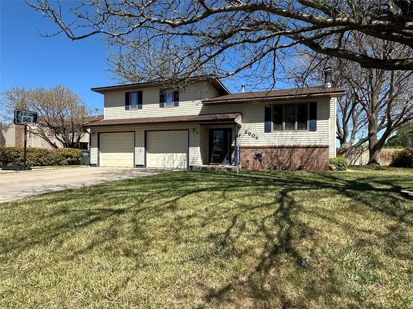 2904 Doralane Ave, Dodge City, KS 67801