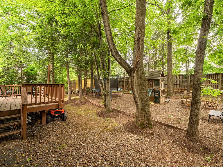 1219 Rowland Dr — Photo 43