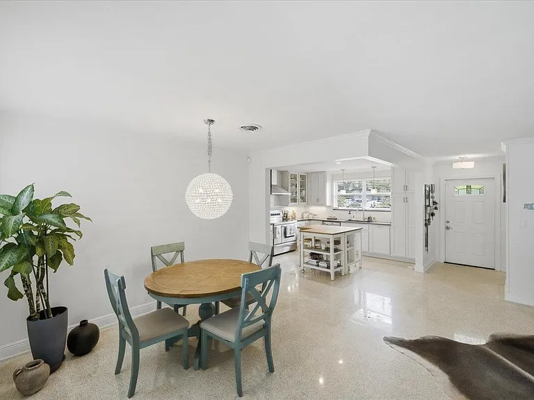 206 SE Wentworth Dr — Photo 13