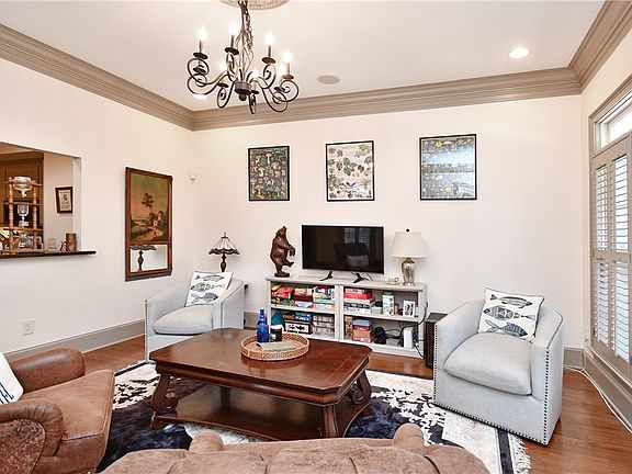 5th image of 324 Village Walk Ln