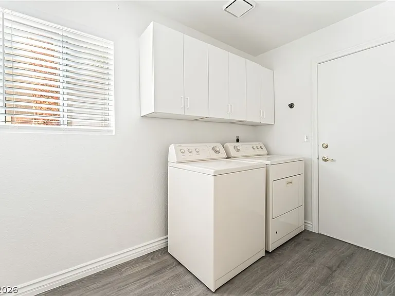 9417 Low Tide Ct — Photo 46