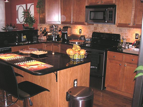 Maple cabinets w/Granite counters