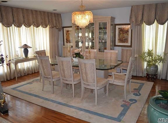 4th image of 43 Crest Hollow Ln