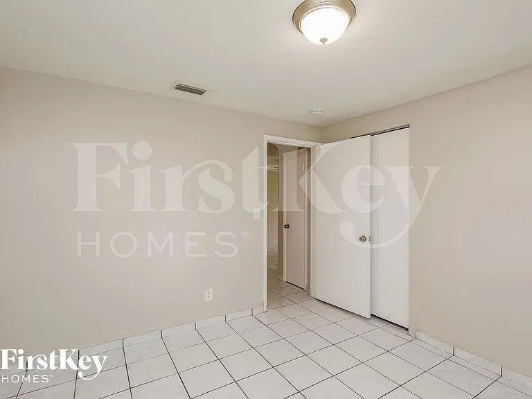 5826 N Farragut Dr — Photo 12