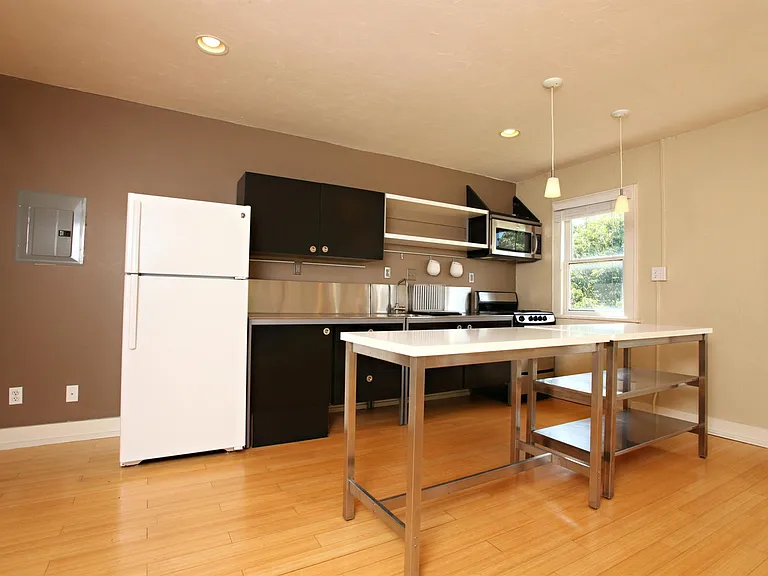 1702 Fairmount St — Photo 3