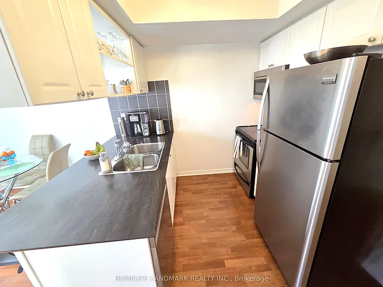 74 Munro St #2 — Photo 3