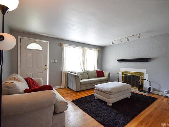 5th image of 1205 W Hillcrest Ave