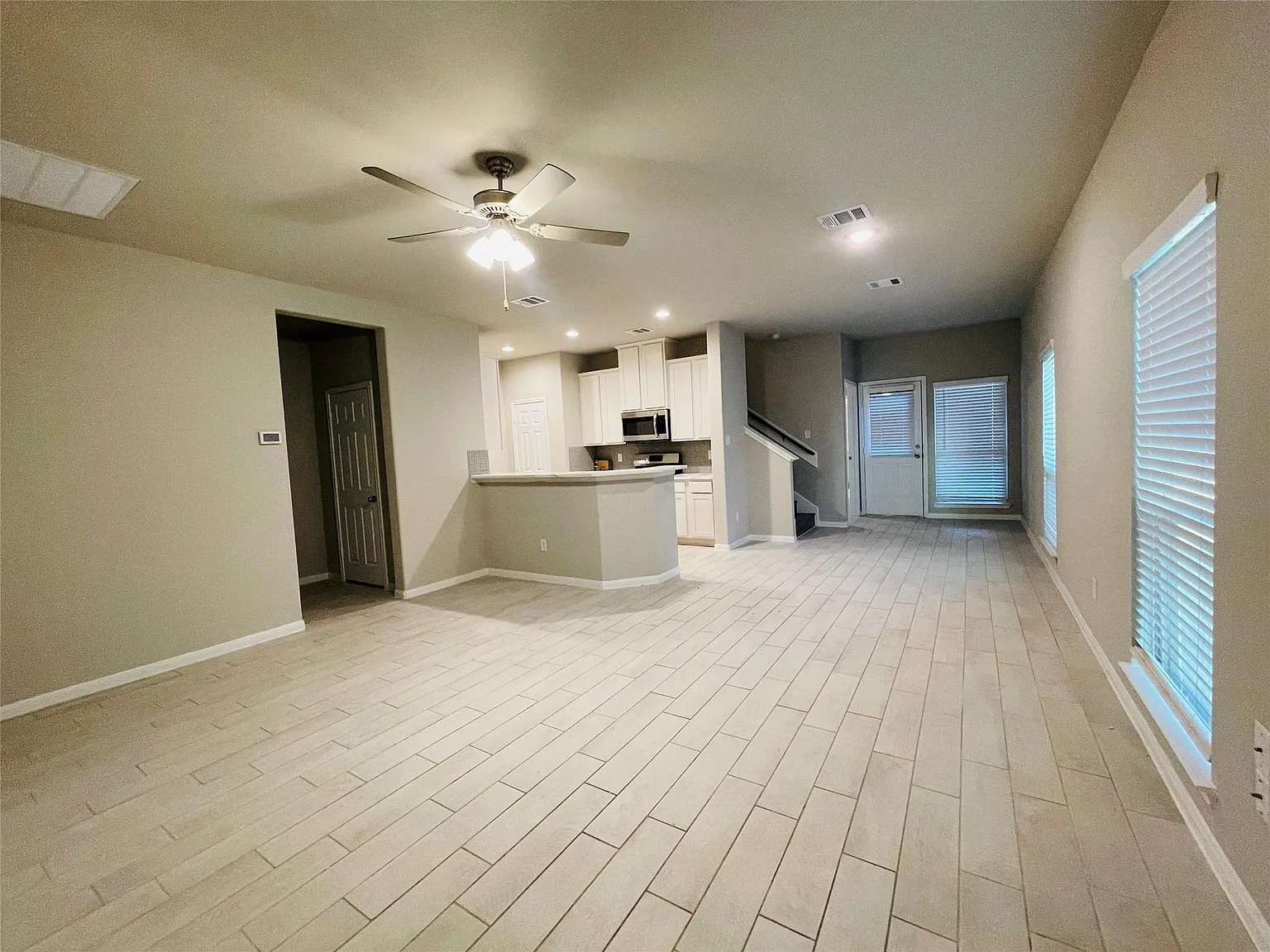 4 bed, 2.5 bath, 1897 sqft, $1,950 — Photo 3