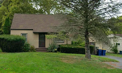 310 Glenview Pkwy Photo 1 310 Glenview Pkwy Photo 1