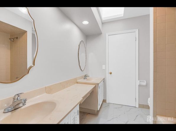 1505 Maplecrest Rd #1505