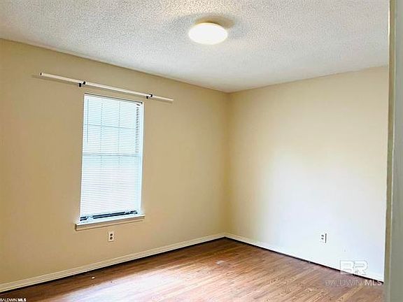 4th image of 20949 Lawrence Rd #3