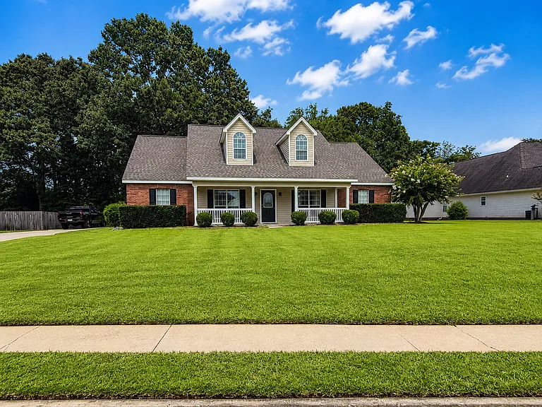 910 Bay Laurel Cir — Photo 1
