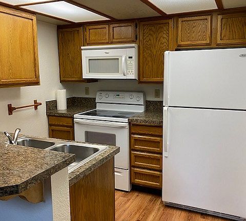4th image of 1607 Davis Ave #109