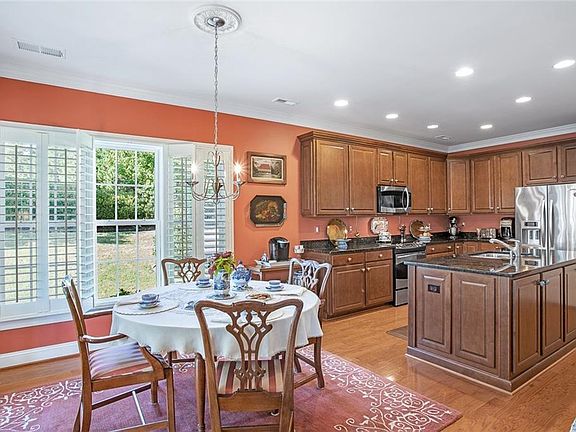 5th image of 1028 Belva Ct