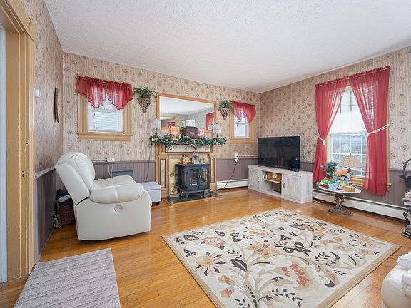 4th image of 3204 Nelson St