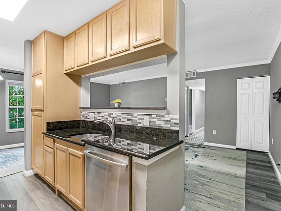 5th image of 15508 Horseshoe Ln #508