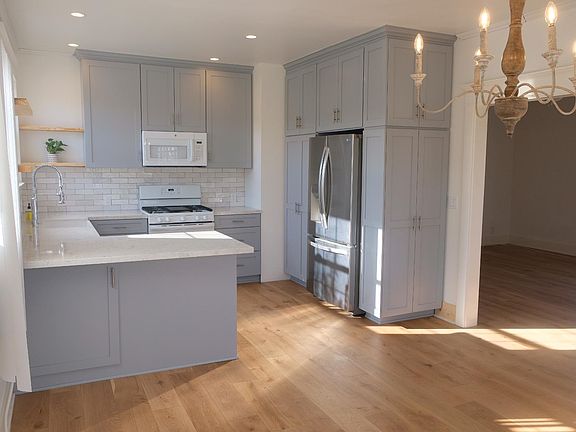 Lots of storage - newly renovated custom kitchen with bar seating on the Peninsula