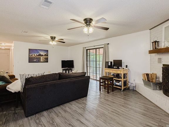 3rd image of 1801 Dogwood Dr