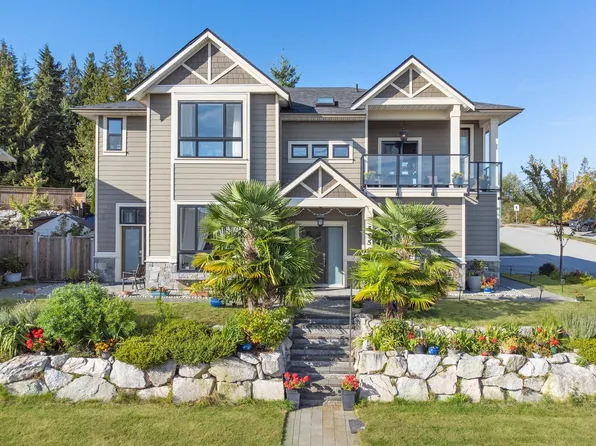 5950 Compass Ln, Sechelt, BC V7Z 0V1