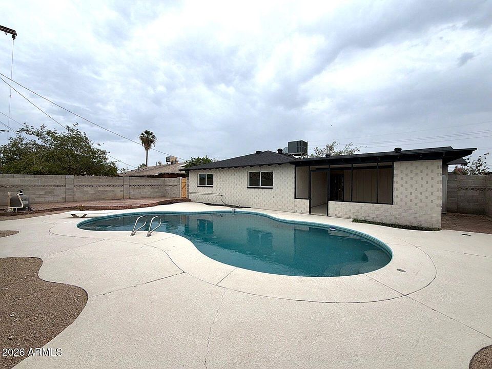 1st image of 3830 W CLAREMONT Street