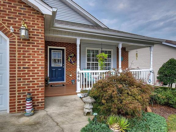 2nd image of 646 Willowcrest Pl