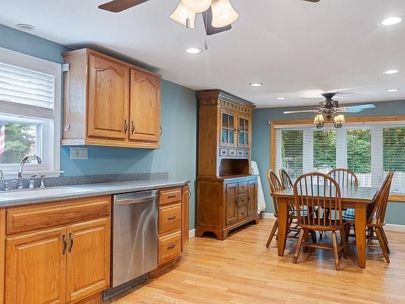 3rd image of 27 Beal St