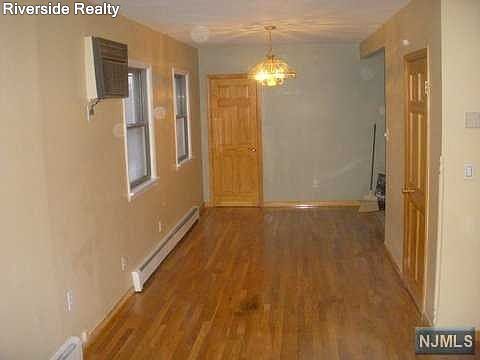 3rd image of 477 Lincoln Ave