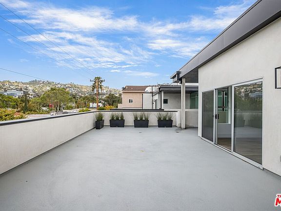 4th image of 1011 N Crescent Heights Blvd #10