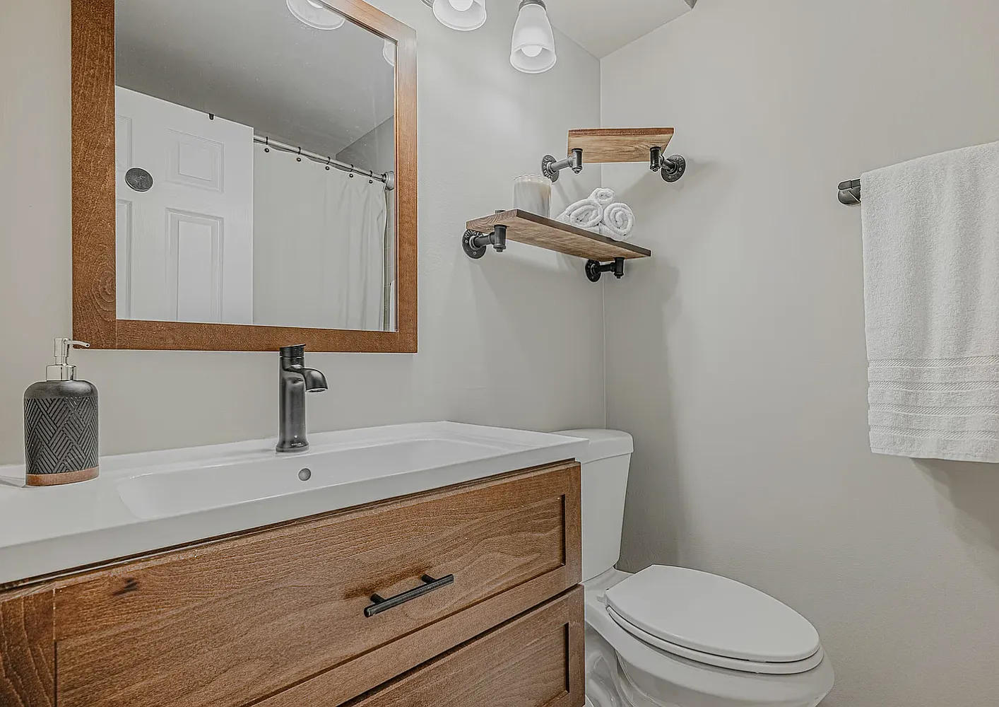 3 bed, 1107 sqft, $2,450 — Photo 4
