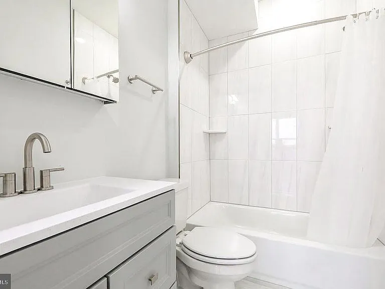 5217 Irving St #2 — Photo 9
