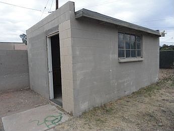 2nd image of 2202 E Clarendon Ave