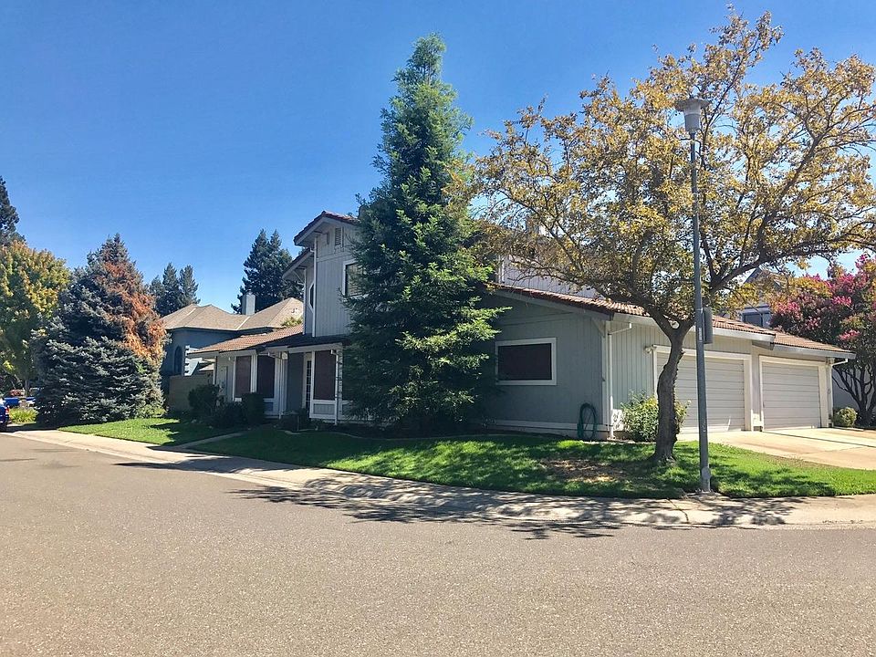 2nd image of 8828 Minnie Cir