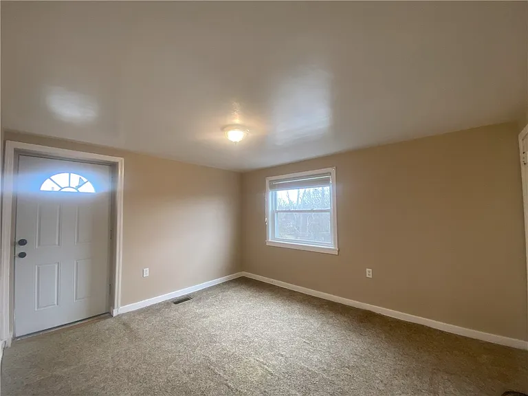 1025 Logan Rd — Photo 18
