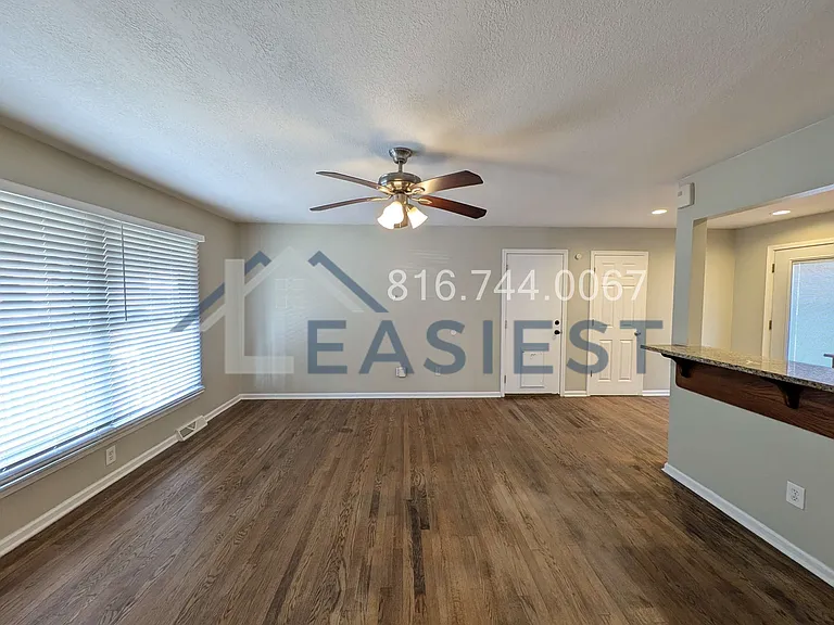 709 SE Green St — Photo 3