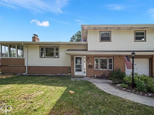 875 Indiana Ave, Marysville, MI 48040