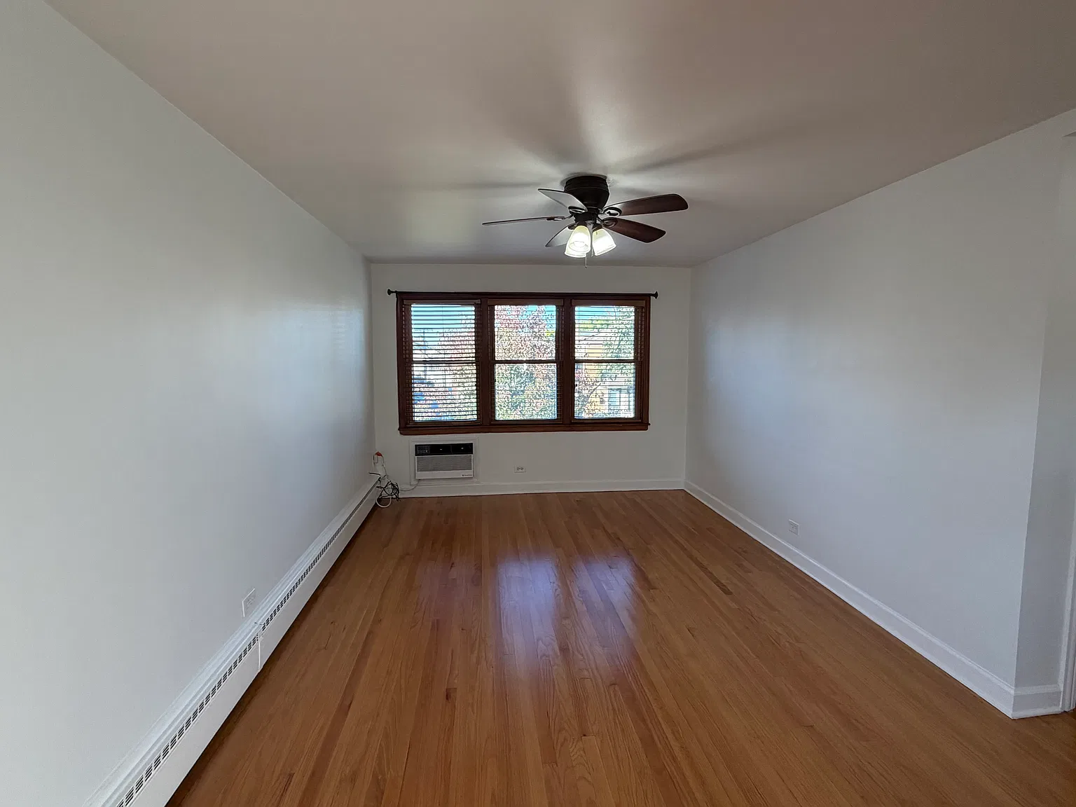 3 bed, 1200 sqft, $1,850 — Photo 2