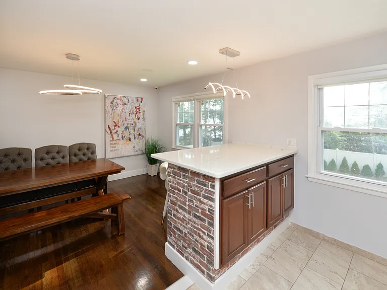 154 Middlesex Ave — Photo 5