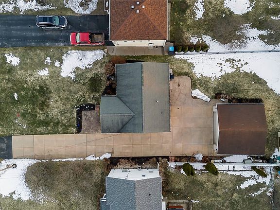 5th image of 4178 E River Rd