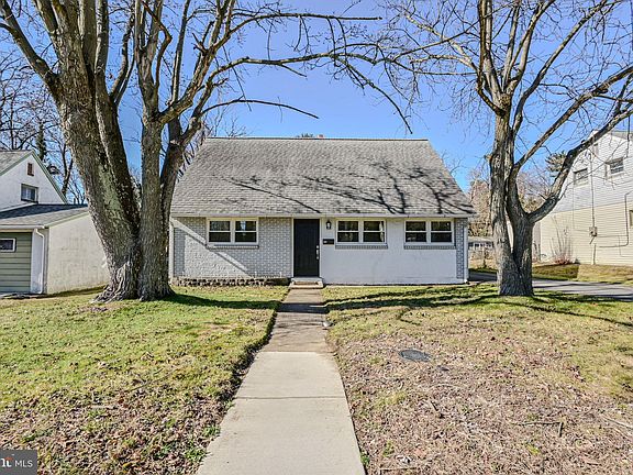 2nd image of 1013 E Willow Run Dr