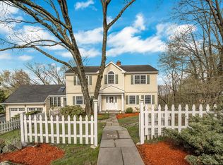 84 Ridgeview Dr, Pleasantville, NY 10570