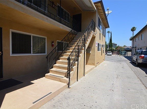 5th image of 12939 Oxnard St APT 5