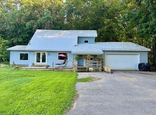 9462 E Colby Rd, Crystal, MI 48818
